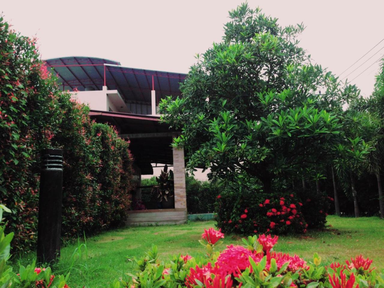 Baan Tawan Shine Surin Hotel Ngoại thất bức ảnh